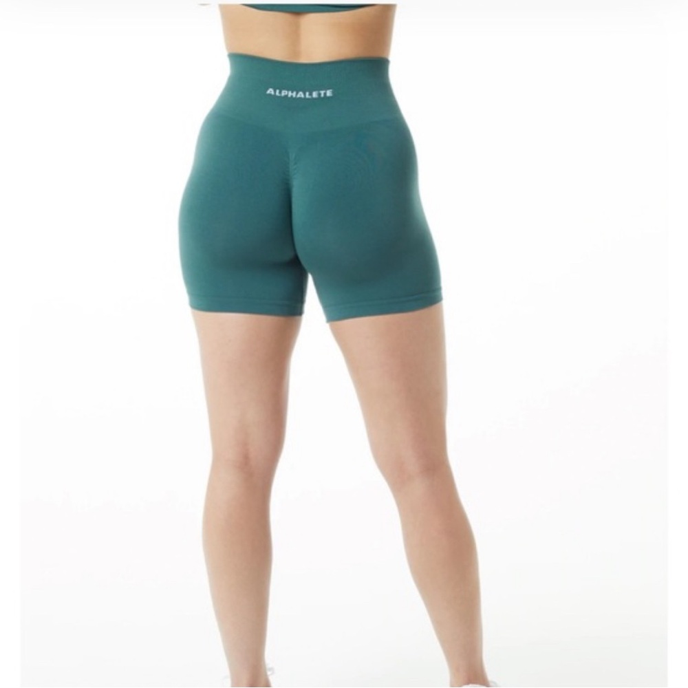 Alphalete Amplify Short, Blue/Green